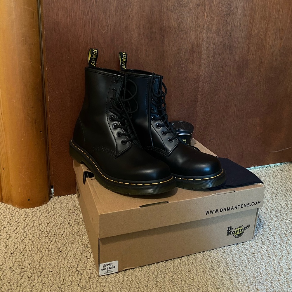 Dr. Martens’ 1460 W Smooth Black Boots